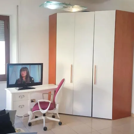 Charming In 80 M² Garden View アパート *