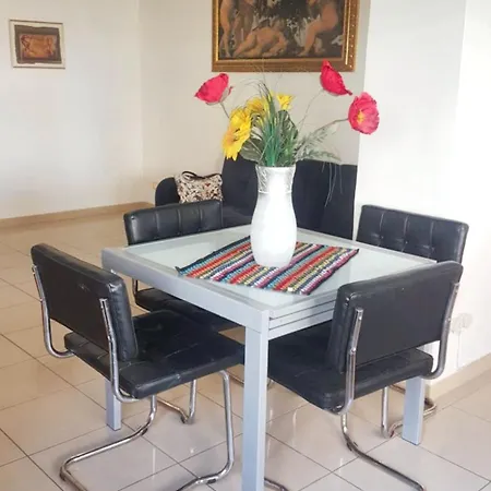Charming In 80 M² Garden View *